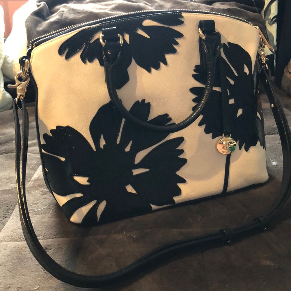 Brahmin Black and White Shoulder bag.